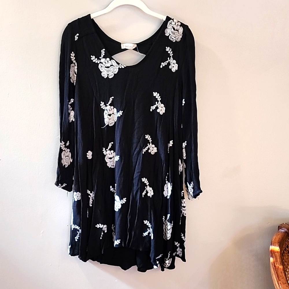 EUC Altar'd State Embroidered Floral Dress - Black & White (Small)
